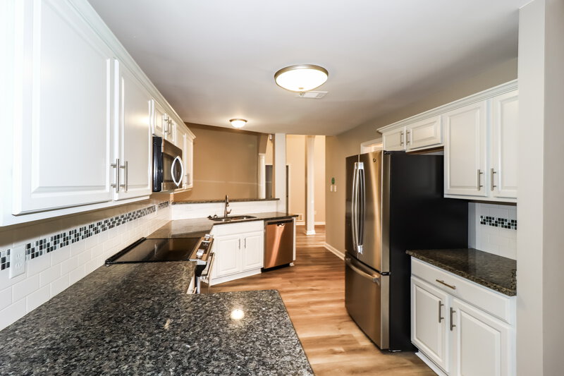 2,185/Mo, 35 Lakewood Cv Oakland, TN 38060 Kitchen View 2