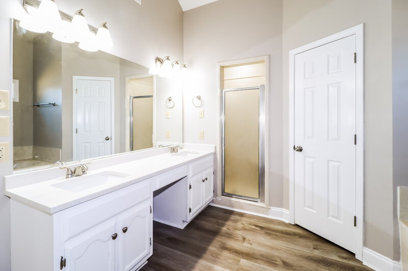 2,080/Mo, 8076 Sara Jane Ln Bartlett, TN 38133 Main Bathroom View