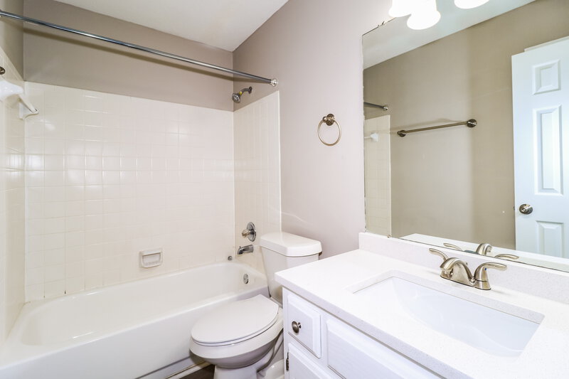 2,080/Mo, 8076 Sara Jane Ln Bartlett, TN 38133 Bathroom View