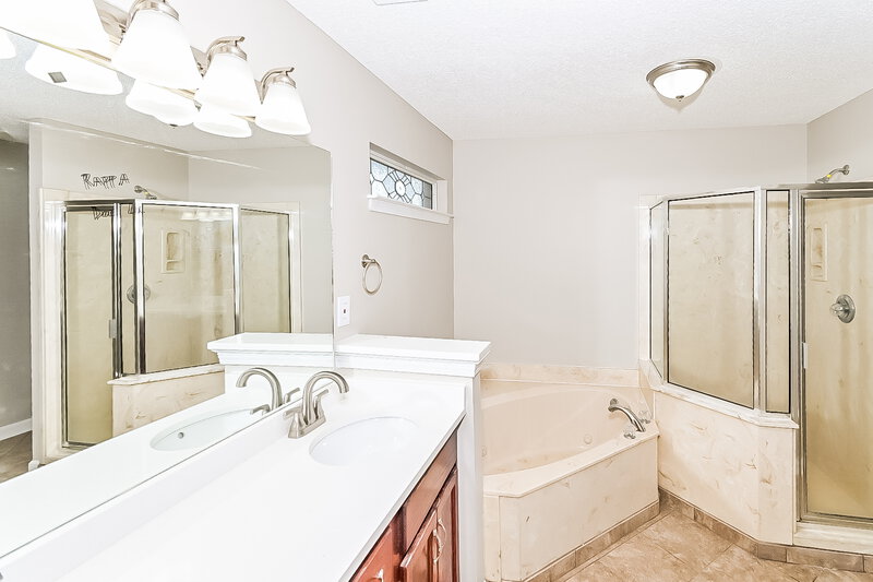 2,430/Mo, 5333 Doe Ln Southaven, MS 38671 Main Bathroom View