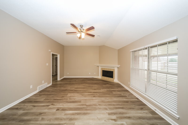 2,680/Mo, 7406 Paddock Cv Southaven, MS 38671 Living Room View 2
