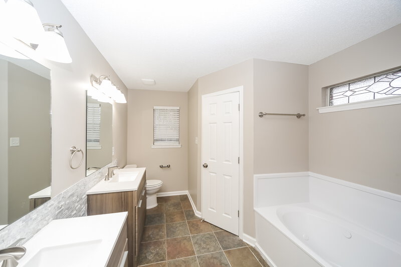 2,680/Mo, 7406 Paddock Cv Southaven, MS 38671 Main Bathroom View