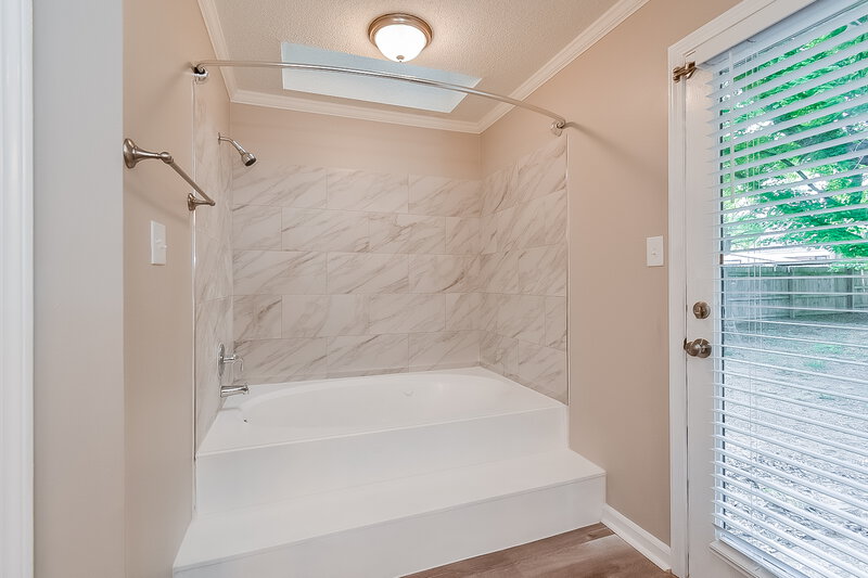 3,020/Mo, 7055 Cutter Mill Rd Memphis, TN 38141 Main Bathroom View 2