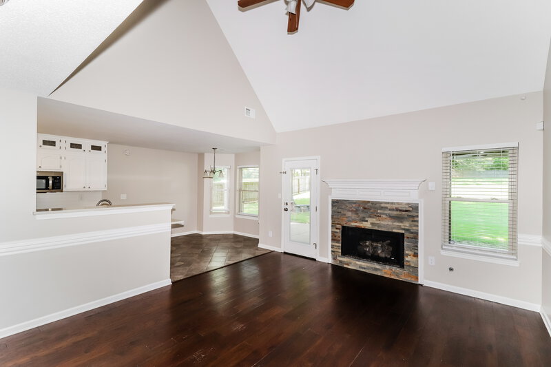 2,160/Mo, 2060 Greencliff Dr Southaven, MS 38672 Living Room View 2