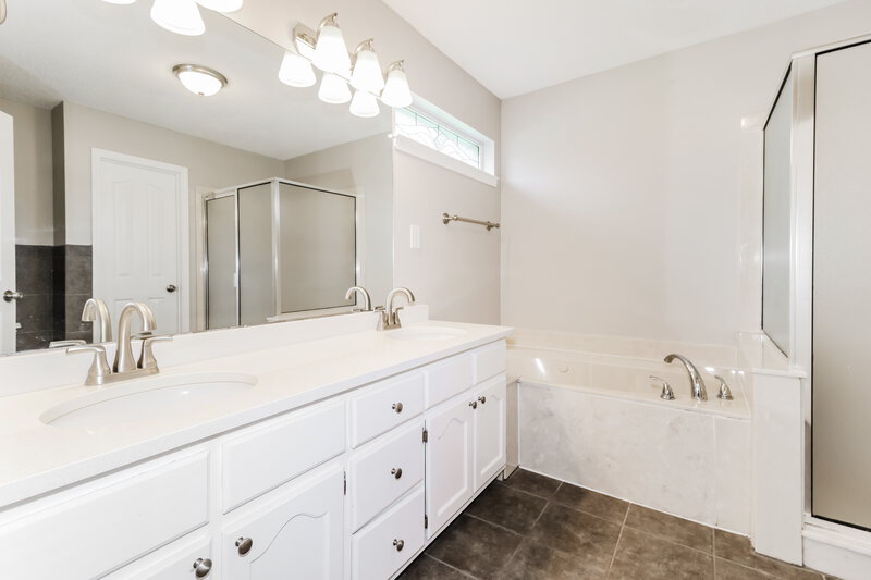 2,160/Mo, 2060 Greencliff Dr Southaven, MS 38672 Main Bathroom View