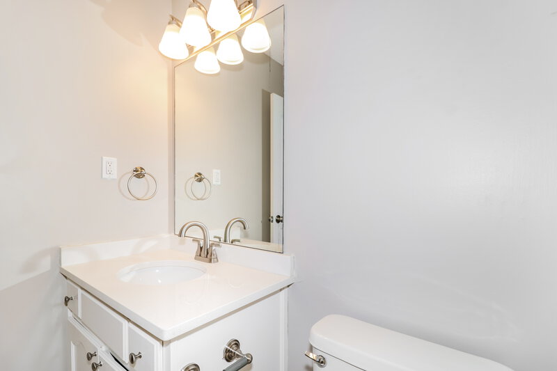2,160/Mo, 2060 Greencliff Dr Southaven, MS 38672 Powder Room View