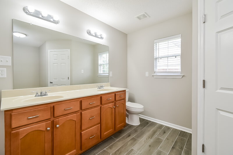 1,945/Mo, 10533 Rhapsody Cv Walls, MS 38680 Main Bathroom View