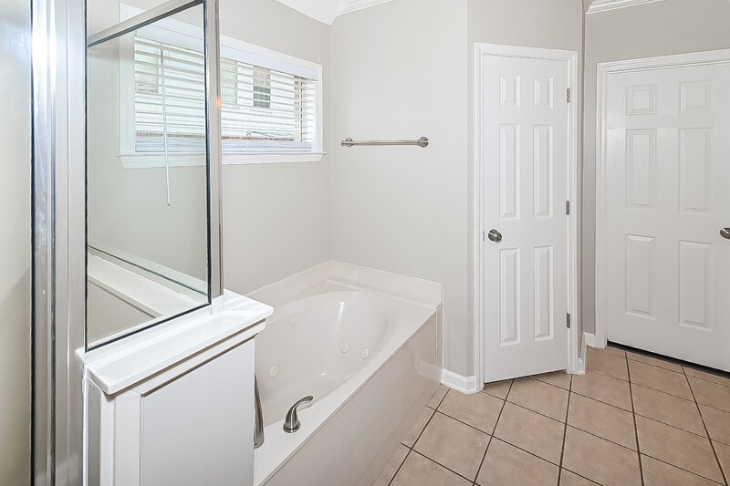 2,335/Mo, 8912 Oak Grove Blvd Olive Branch, MS 38654 Main Bathroom View