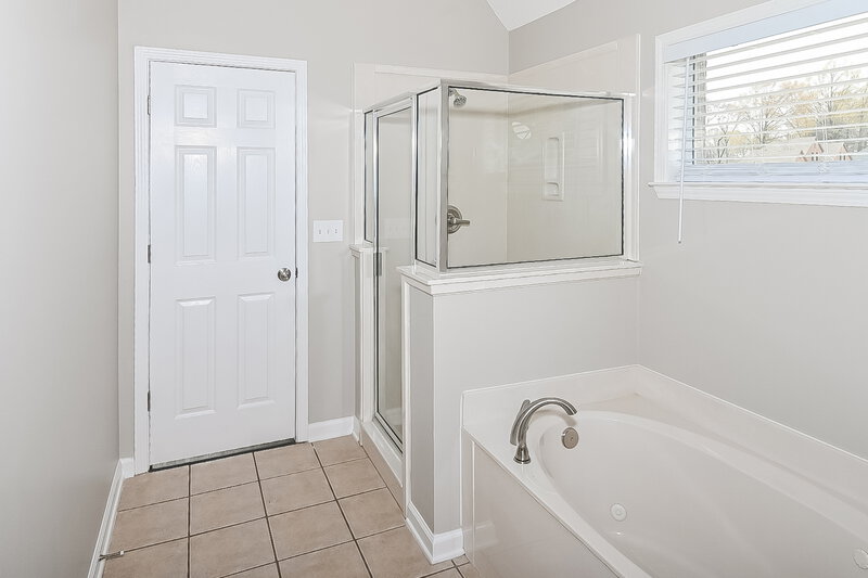 2,335/Mo, 8912 Oak Grove Blvd Olive Branch, MS 38654 Main Bathroom View 2