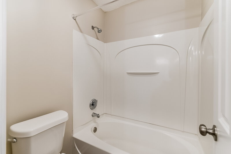 2,000/Mo, 1607 Central Trails Dr Southaven, MS 38671 Bathroom View 2