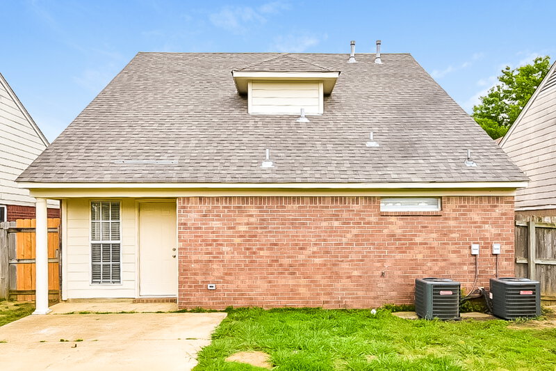2,000/Mo, 1607 Central Trails Dr Southaven, MS 38671 Rear View