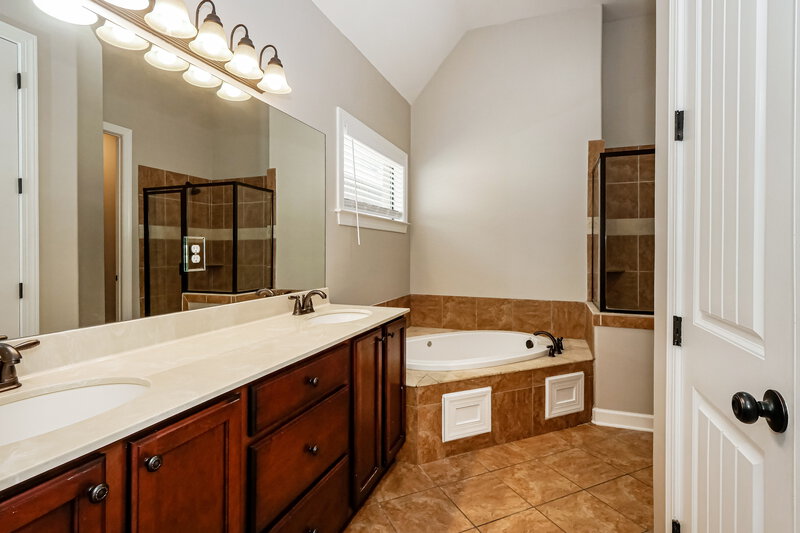 1,880/Mo, 1941 Rochelle Ln Cordova, TN 38016 Main Bathroom View