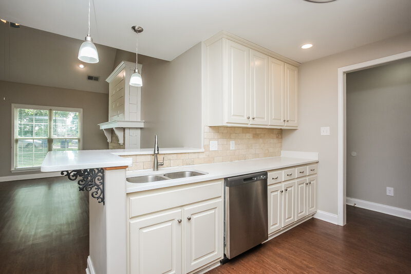 2,230/Mo, 7200 Kingcrest Rd Olive Branch, MS 38654 Kitchen View 2