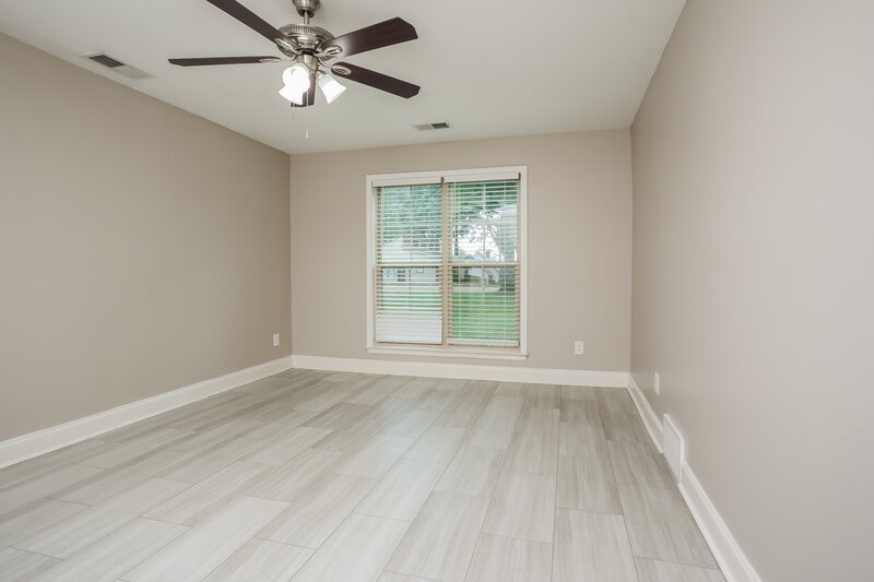 2,230/Mo, 7200 Kingcrest Rd Olive Branch, MS 38654 Main Bedroom View