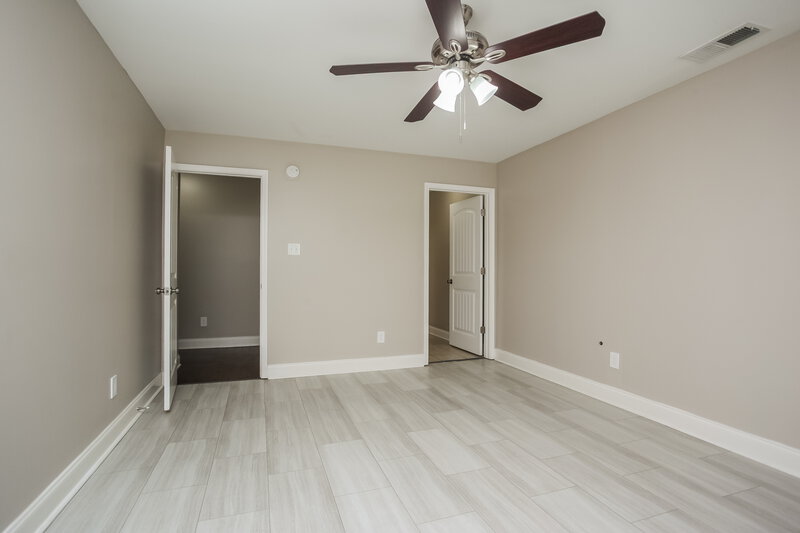2,230/Mo, 7200 Kingcrest Rd Olive Branch, MS 38654 Main Bedroom View 2