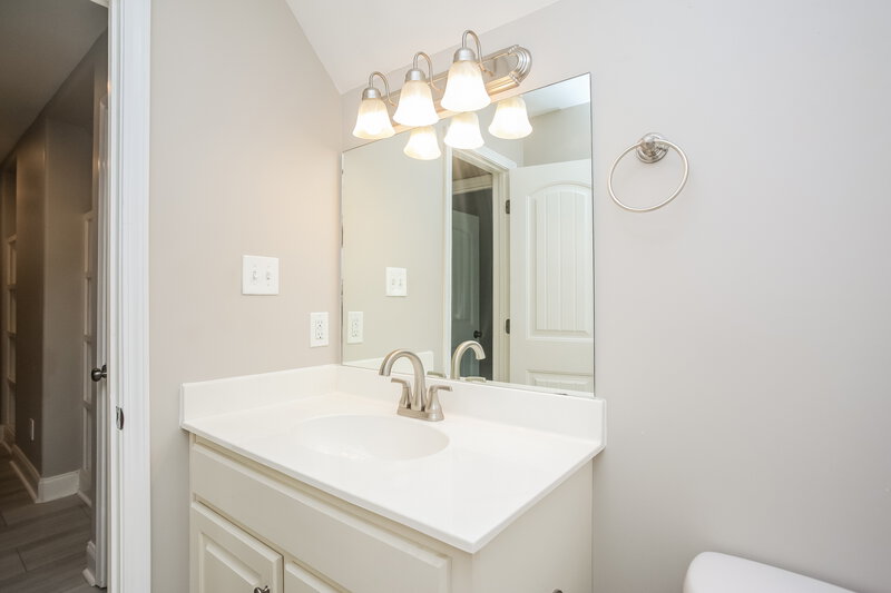 2,230/Mo, 7200 Kingcrest Rd Olive Branch, MS 38654 Bathroom View