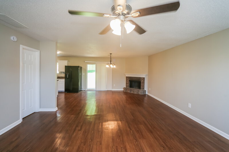 1,950/Mo, 10108 Nolton Cir Cordova, TN 38016 Living Room View 2