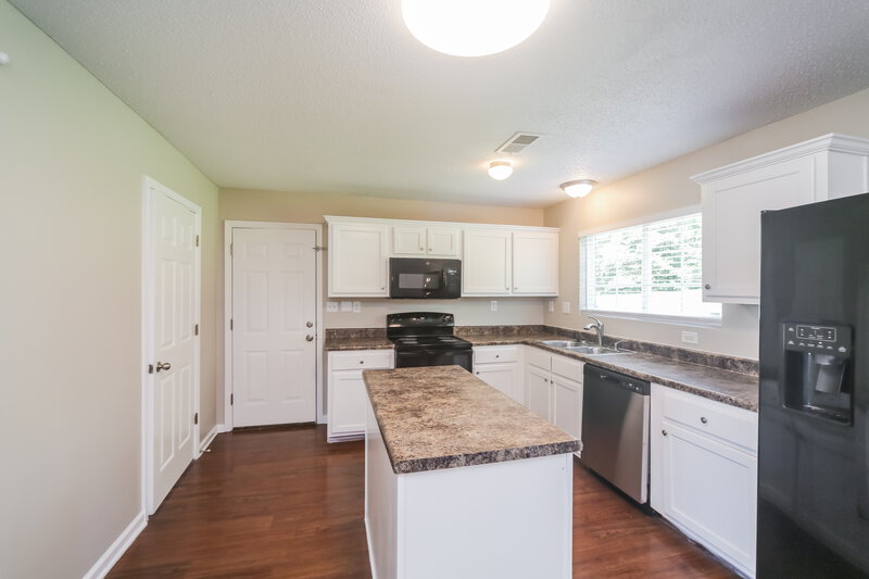 1,950/Mo, 10108 Nolton Cir Cordova, TN 38016 Kitchen View 2