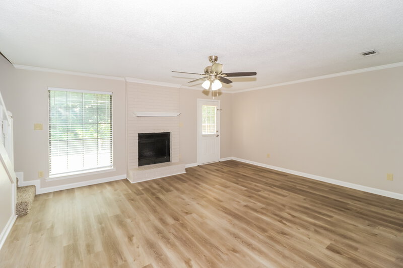 2,120/Mo, 5859 Pepper Xing Memphis, TN 38135 Living Room View