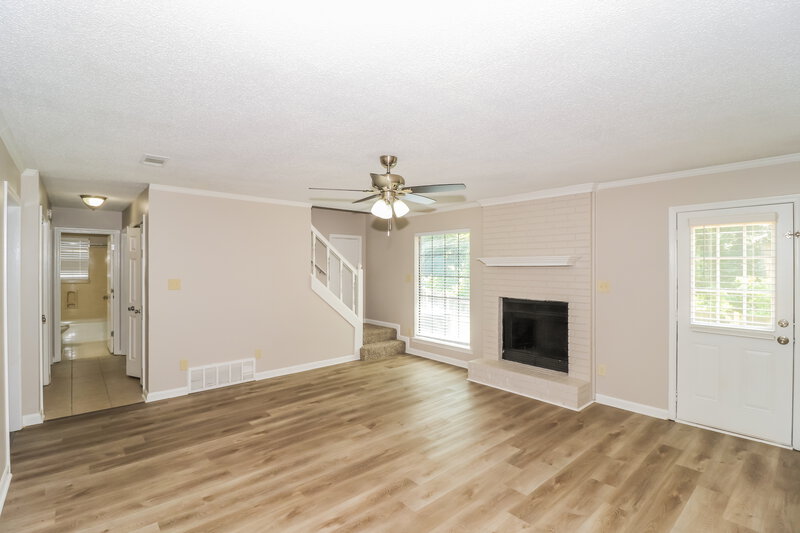2,120/Mo, 5859 Pepper Xing Memphis, TN 38135 Living Room View 2