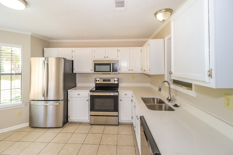 2,120/Mo, 5859 Pepper Xing Memphis, TN 38135 Kitchen View