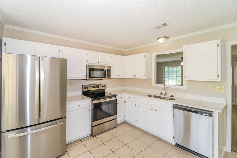 2,120/Mo, 5859 Pepper Xing Memphis, TN 38135 Kitchen View 2