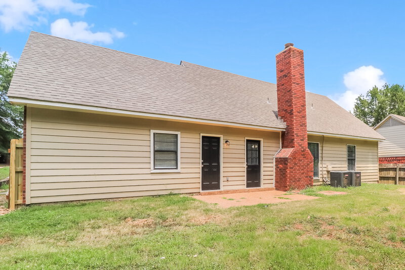 2,120/Mo, 5859 Pepper Xing Memphis, TN 38135 Rear View