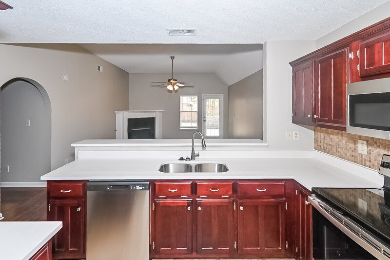 1,930/Mo, 8531 Cross Point Dr Olive Branch, MS 38654 Kitchen View 2