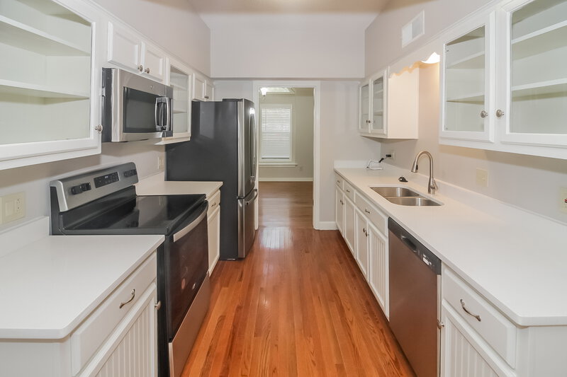 2,300/Mo, 2224 Burlingate Dr Cordova, TN 38016 Kitchen View 2