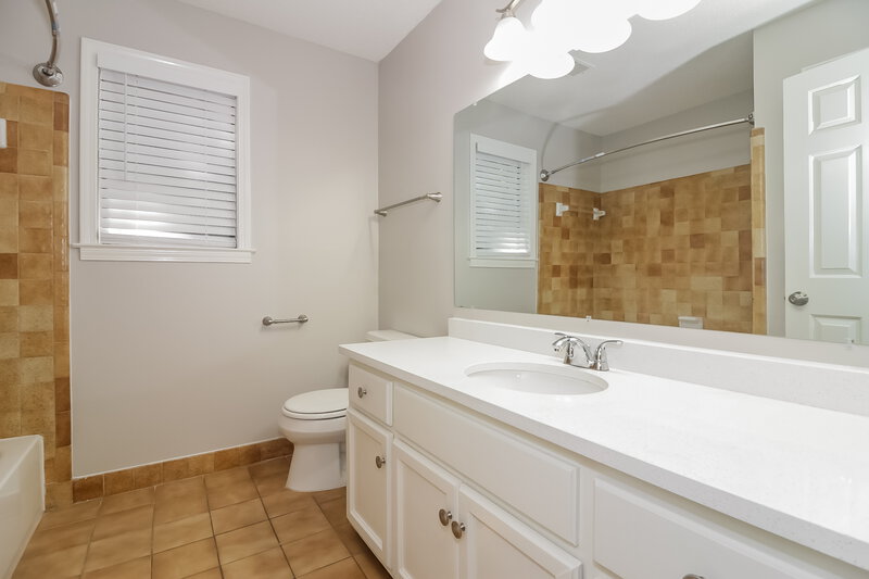 2,300/Mo, 2224 Burlingate Dr Cordova, TN 38016 Bathroom View