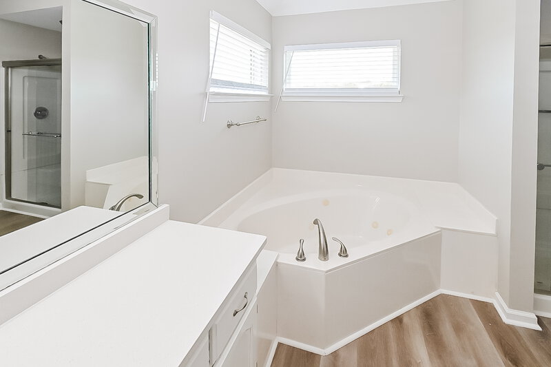 3,220/Mo, 5983 Alexandria Ln Southaven, MS 38671 Main Bathroom View