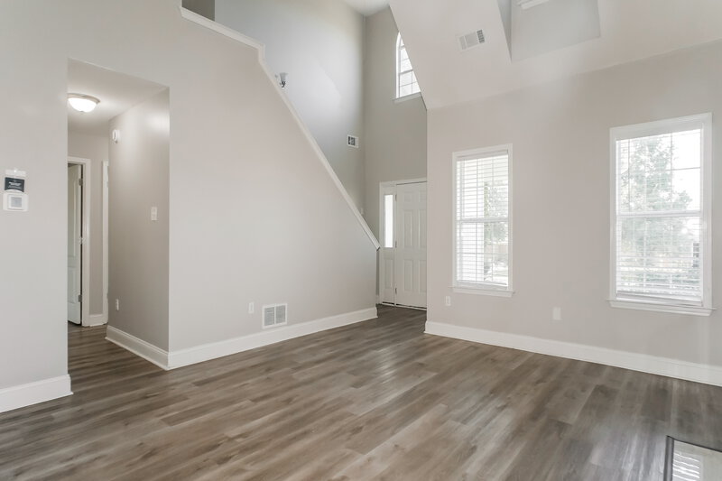 0/Mo, 25 Penny Ln Oakland, TN 38060 Living Room View 2