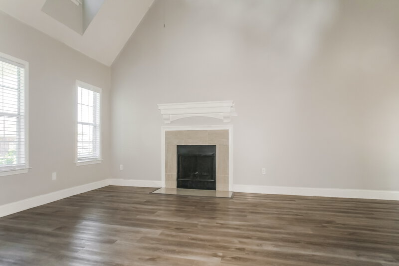 0/Mo, 25 Penny Ln Oakland, TN 38060 Living Room View 3