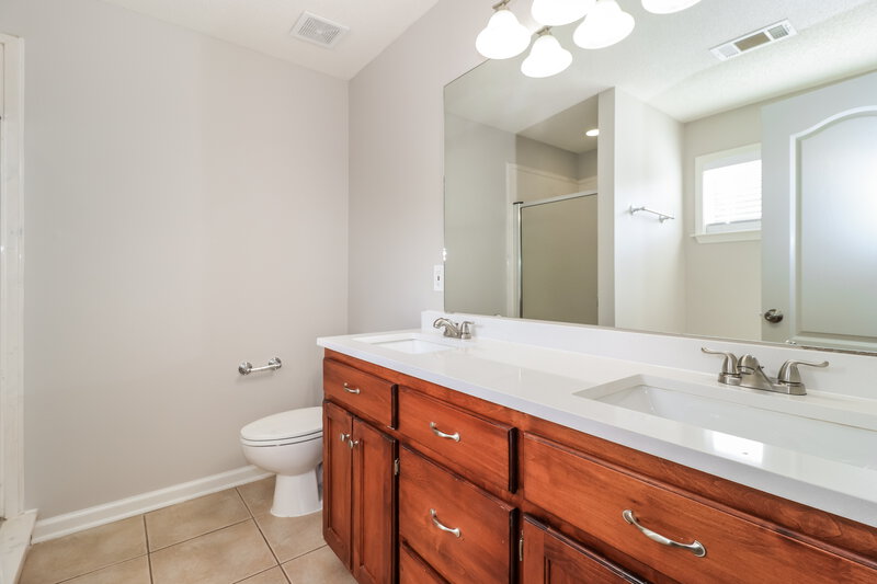 1,920/Mo, 25 Penny Ln Oakland, TN 38060 Main Bathroom View