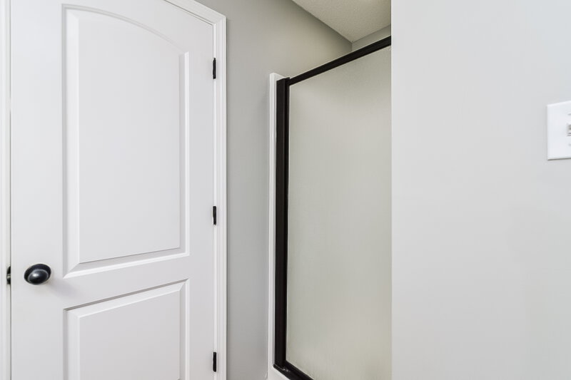 2,150/Mo, 7973 Hickory Cv Olive Branch, MS 38654 Main Bathroom View 2