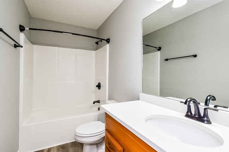 2,150/Mo, 7973 Hickory Cv Olive Branch, MS 38654 Bathroom View