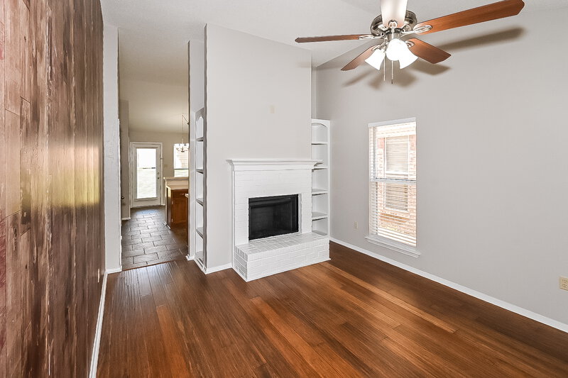 2,650/Mo, 7645 Lilly Dr Southaven, MS 38671 Living Room View 2