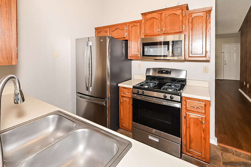 2,650/Mo, 7645 Lilly Dr Southaven, MS 38671 Kitchen View 2