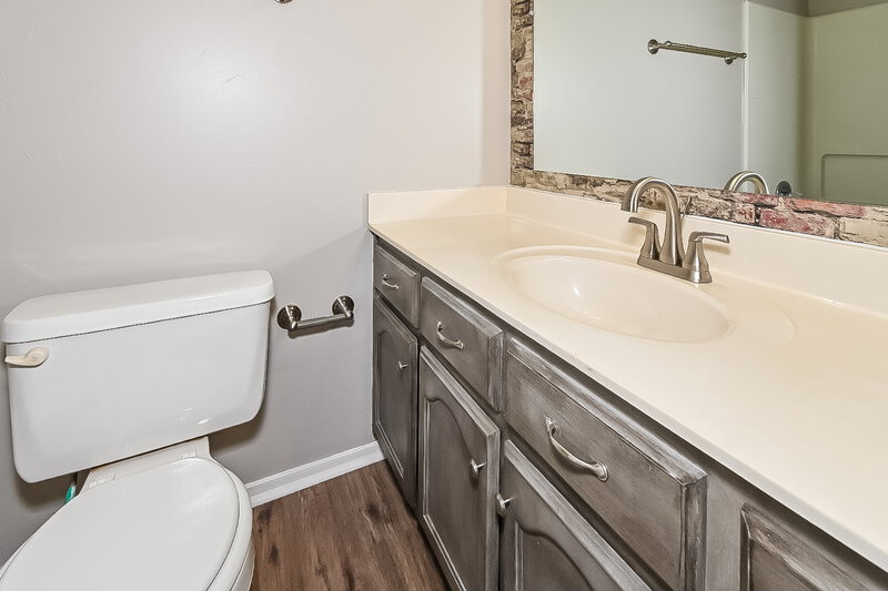 2,650/Mo, 7645 Lilly Dr Southaven, MS 38671 Main Bathroom View