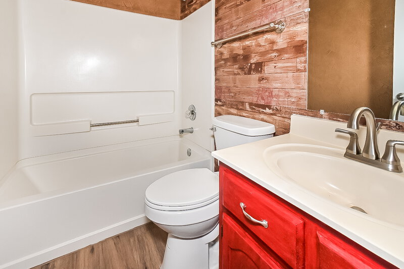 2,650/Mo, 7645 Lilly Dr Southaven, MS 38671 Bathroom View