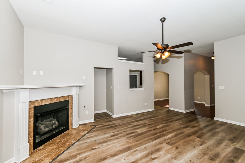 2,010/Mo, 5763 Antler Trl Southaven, MS 38672 Living Room View