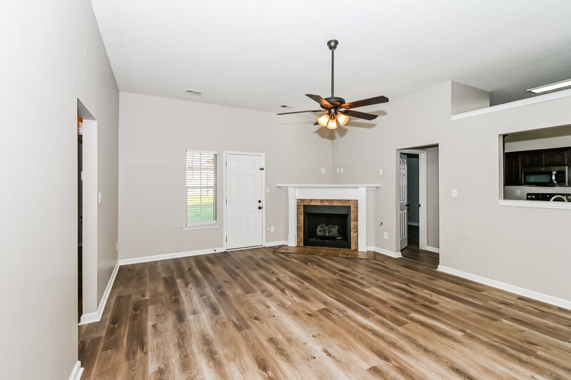 2,010/Mo, 5763 Antler Trl Southaven, MS 38672 Living Room View 2