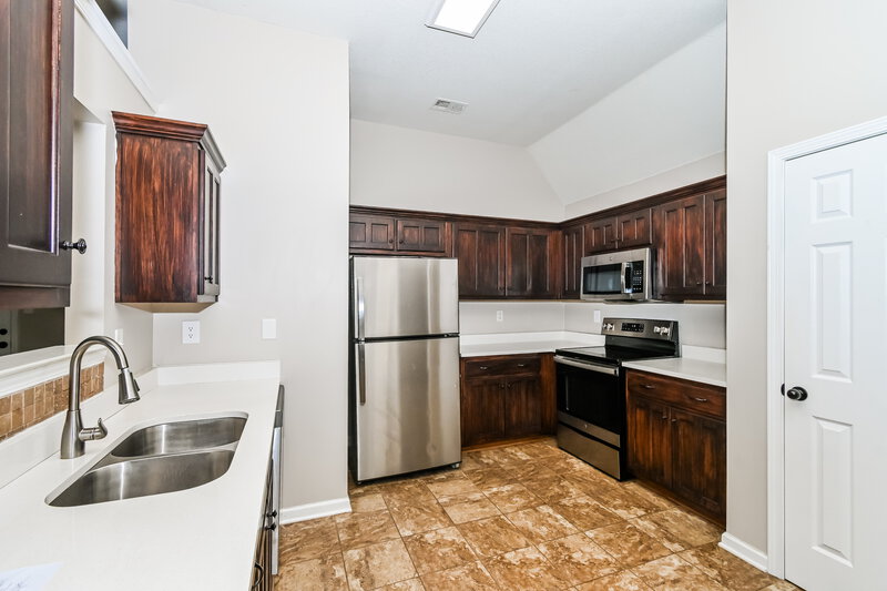 2,010/Mo, 5763 Antler Trl Southaven, MS 38672 Kitchen View