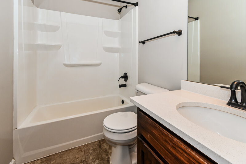 2,010/Mo, 5763 Antler Trl Southaven, MS 38672 Bathroom View