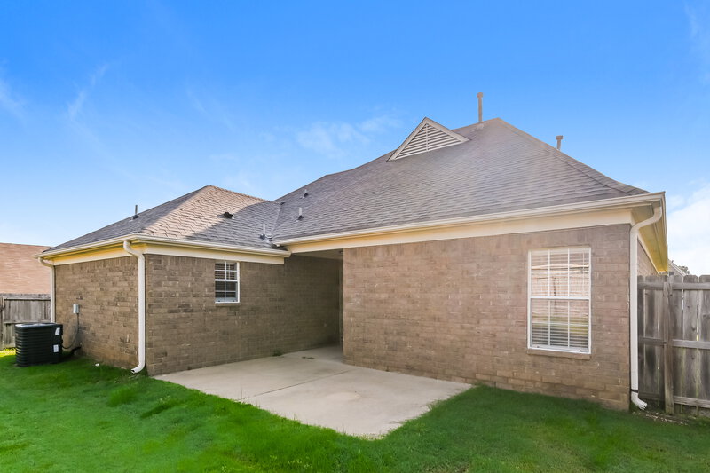 2,010/Mo, 5763 Antler Trl Southaven, MS 38672 Rear View