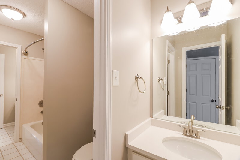 2,150/Mo, 6468 Cheyenne Dr Olive Branch, MS 38654 Bathroom View