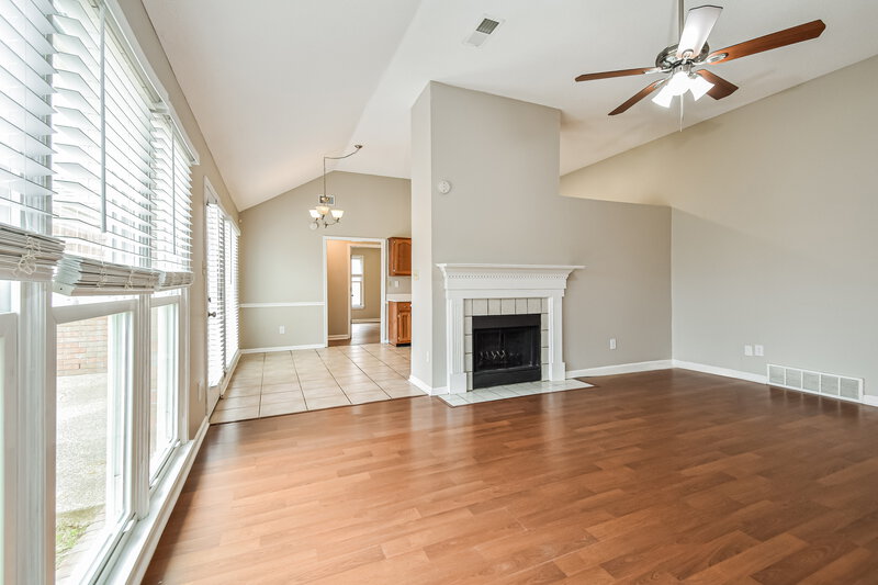 1,980/Mo, 1965 Abbott Cv Cordova, TN 38016 Living Room View 2