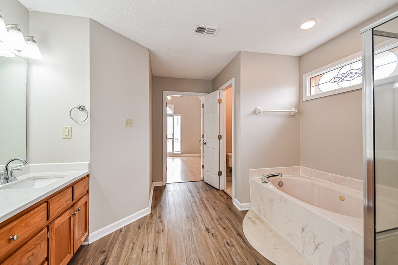 1,980/Mo, 1965 Abbott Cv Cordova, TN 38016 Main Bathroom View 2