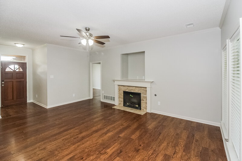 2,250/Mo, 6696 Raner Cv Bartlett, TN 38002 Living Room View
