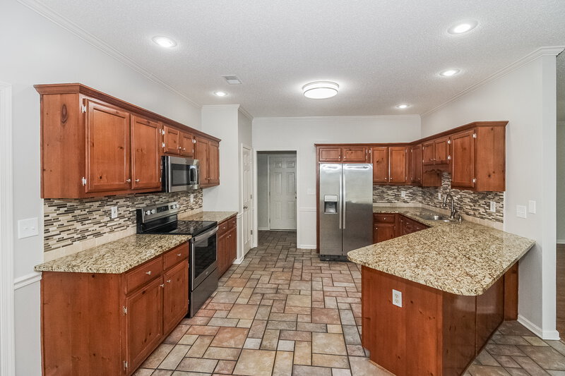 2,250/Mo, 6696 Raner Cv Bartlett, TN 38002 Kitchen View 2